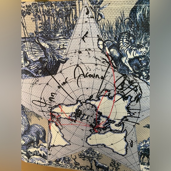 Limited Edition Dior “Around the World” tote book bag New (beauty dept) - Picture 5 of 12